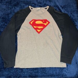 Superman Kids Raglan Shirt - Gray and Black / Warner bros studio store.